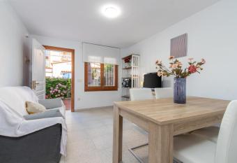 S agar   has Balcony rooms