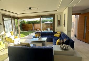 Villa avec piscine has Balcony rooms