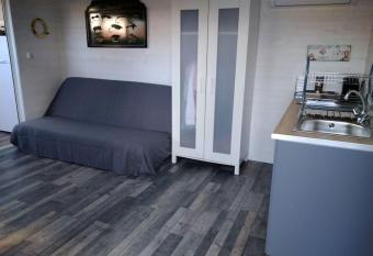 Chalet T1 Bassin d Arcachon has Balcony rooms