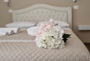 Maison Romantique has Balcony rooms