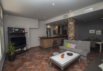 Barhouse has Balcony rooms