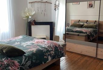 Appartement Haussmannien has Balcony rooms