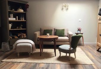 Appartement douillet, plein centre allows 18 year olds to book a room