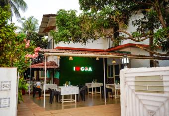 Hotel Halcyon, Near Candolim Beach has Smoking rooms