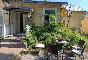 VILLA ANNA has Balcony rooms