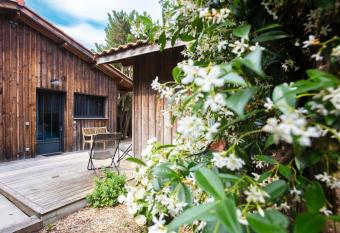 Ma Cabane au Ferret    proximit   de l Oc  an allows 18 year olds to book a room