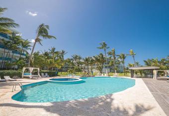 Beach paradise ground floor has rooms with a private hot tub
