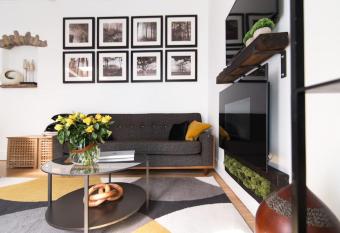 Luxury Bumblebee Cottage Frome Longleat Aqua Sana Bath DOG FREEndly allows 18 year olds to book a room