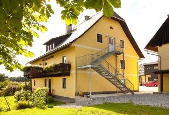 Privatzimmer Familie Pair/Schmoll allows 18 year olds to book a room