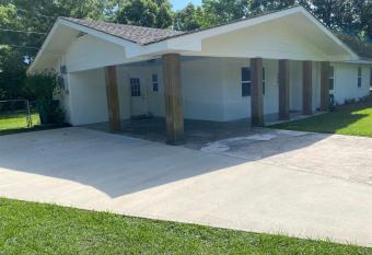 Cozy Cottage allows 18 year olds to book a room