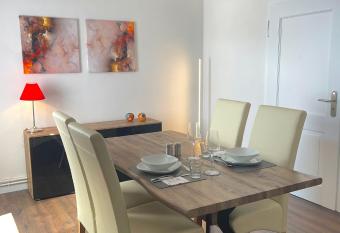 City Apartment, Ferienwohnung 3 ZKDB, Balkon, Dachgeschoss, n  he D  sseldorf has Balcony rooms