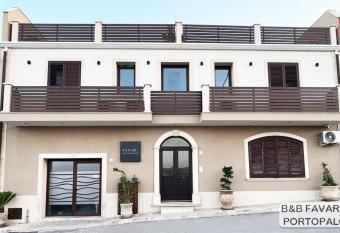B&B FAVARA has Balcony rooms