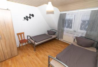 Sandhofstr.3A allows 18 year olds to book a room