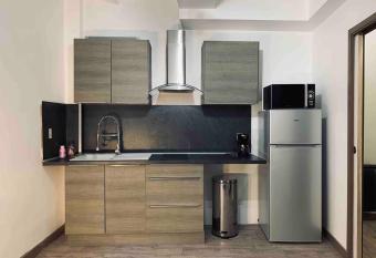 T2 PRES DES HALLES allows 18 year olds to book a room