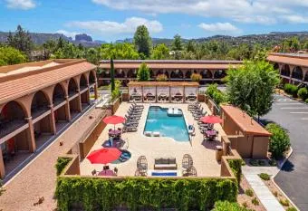 Experience Tranquility near Oak Creek has Balcony rooms