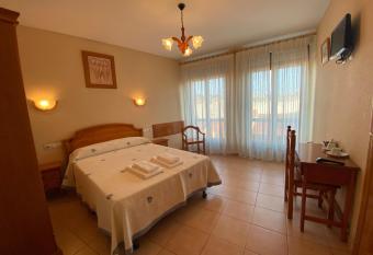 Hostal Jose Mari has Balcony rooms