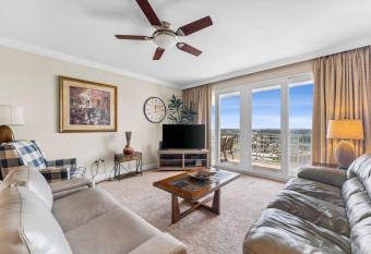 2 bedroom Steps from the beach at LTW 1830 has rooms with a private hot tub