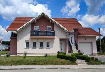 Apartman Swans has Balcony rooms