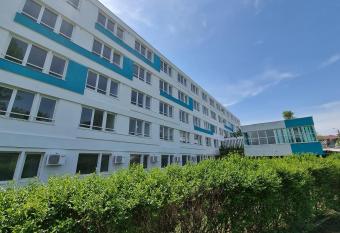 Hotel Capitol allows 18 year olds to book a room