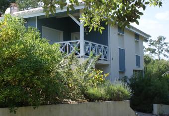 villa avec piscine    PYLA sur mer has Balcony rooms