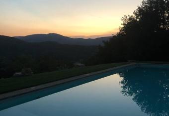 Private pool with stunning views - Umbria Villa has Balcony rooms