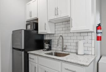 Perfect OC Getaway - Coastal 1Bdrm 1Bath allows 18 year olds to book a room