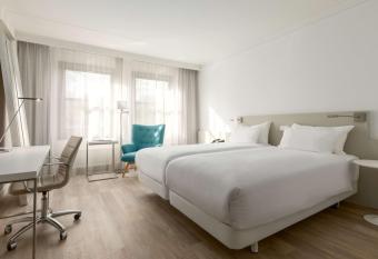 NH Bussum Jan Tabak allows 18 year olds to book a room