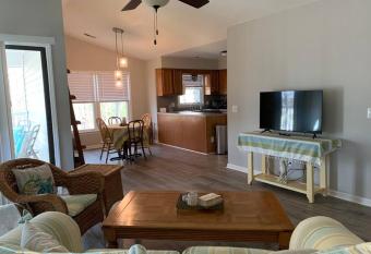 Private Condo, Central, Travel Nurses Welcome has Balcony rooms