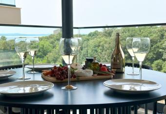 Luxury Apartment Emerald has Balcony rooms