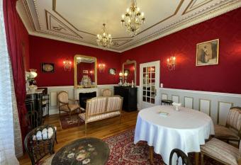 Appartement Vichy, 4 pi  ces, 6 personnes - FR-1-489-464 has Balcony rooms