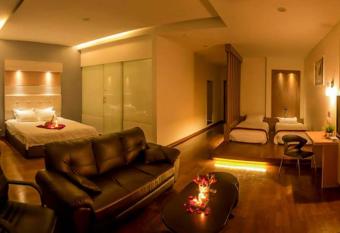 Avantgarde Hotel has rooms with a private hot tub