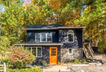 Breezy Hill 3BR Modern & Quiet Home in Catskills allows 18 year olds to book a room