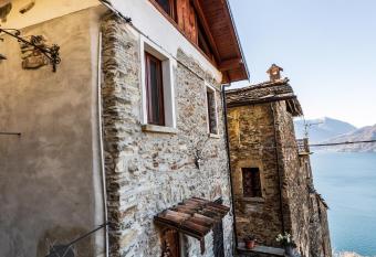 Rustico Verginate 2 allows 18 year olds to book a room