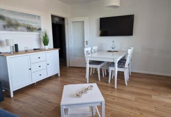 Tief 10 Wohnung 102 Heimathafen has Balcony rooms