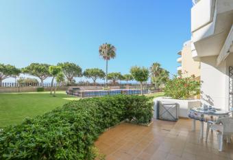 Espigon de Rota - Adults Only allows 18 year olds to book a room