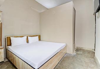 OYO 81489 The Hotel Dream allows 18 year olds to book a room