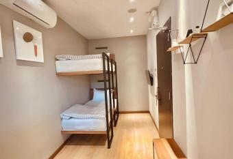 oxy suites 2-06 at Shop House Meisterstadt Pollux Habibie has Balcony rooms