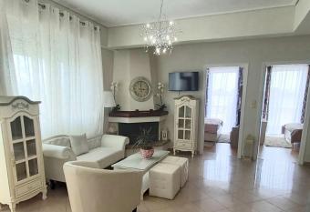 Alina s Place 2 has Balcony rooms