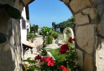 Apartmenthaus Casa Palma allows 18 year olds to book a room