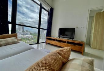 Comfortable Entire Apartment with Balcony Cyberjaya has Balcony rooms
