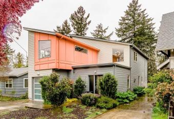 modern se Portland Private Room Self Check-In! has Balcony rooms