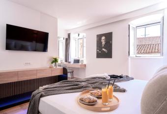 Studio apartment Fingerprint allows 18 year olds to book a room