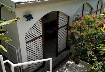 Chez Justin ,Agr  able studio allows 18 year olds to book a room