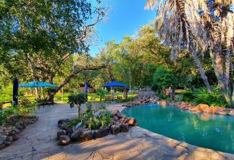 Maramba River Lodge has rooms with a private hot tub