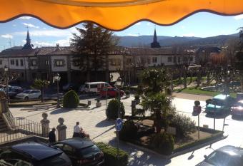 Hostal Gonz  lez allows 18 year olds to book a room