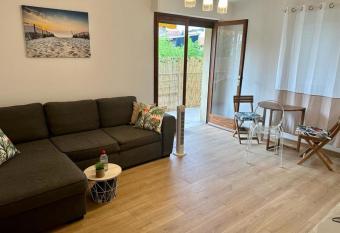 Charming Studio at 20mins away from the Sea - Perfect for Holidays allows 18 year olds to book a room