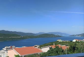 Apartment Hills allows 18 year olds to book a room