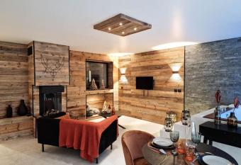 Le Enecy - Spa - C  ur Vieille ville has rooms with a private hot tub