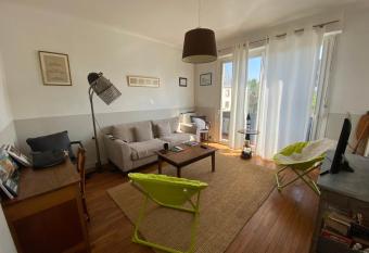 R  F 344 Appartement centre bourg has Balcony rooms