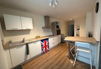 T2 hyper centre LONS LE SAUNIER has Balcony rooms